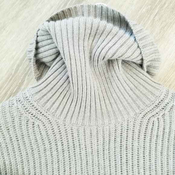 Babaton Aritzia Women's Guell Turtleneck Crop Chunky Knit Wool Sweater Like New - Picture 15 of 16